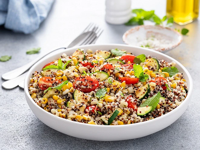 Bowl de quinoa express aux légumes croquants